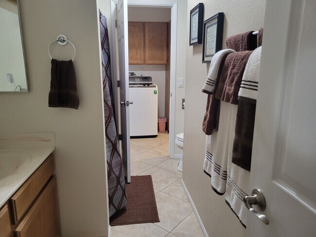 Building Photo - Fully Furnished Summer Rental