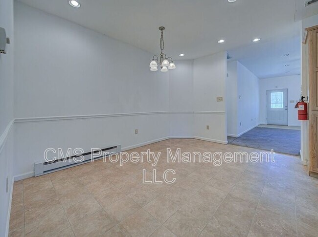 Building Photo - 756 Lakehurst Rd