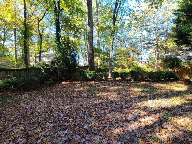 Building Photo - 2302 Mountainbrook Dr