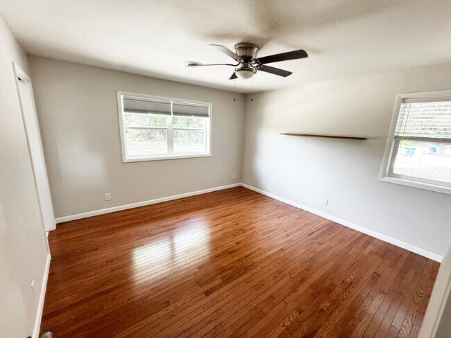 Building Photo - 118 Green Meadows Dr