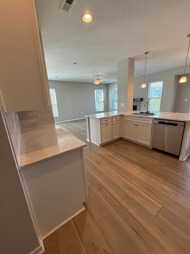 Building Photo - Stunning Westerville Condo with Loft | 2,086 Sq Ft | Garage | Move-In Ready