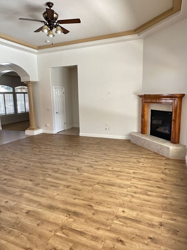 Building Photo - Elegant 4-Bedroom Home in the Prestigious ...