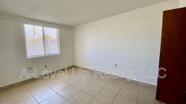 Building Photo - 3519 E Ellington Pl