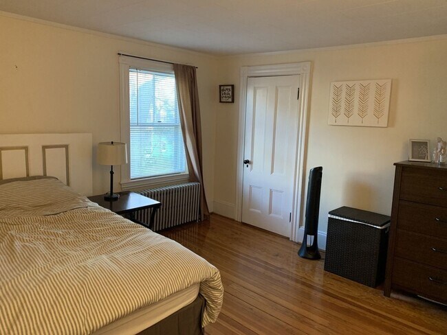 Building Photo - SINGLE FAMILY HOME IN BEAUTIFUL QUIET QUAI...