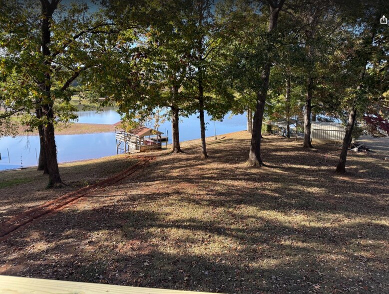 Building Photo - 3058 Bass Dr