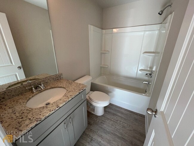 Building Photo - 250 Holly St