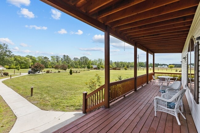 Building Photo - 2116 Las Flores Ln