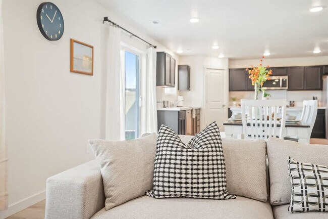 Building Photo - 10390 Crystal Ridge Dr