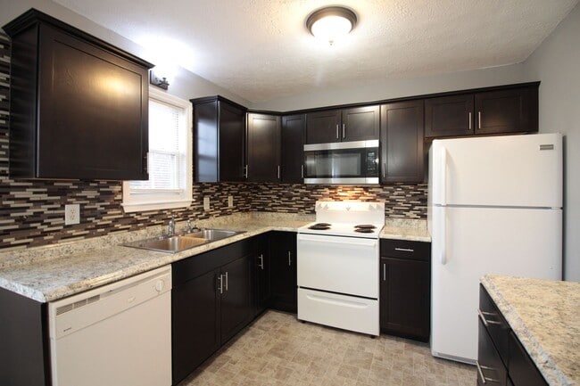 Building Photo - 135 Waterford Dr