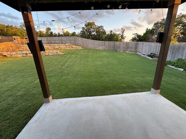 Building Photo - Nestled in the highly sought-after Scenic ...