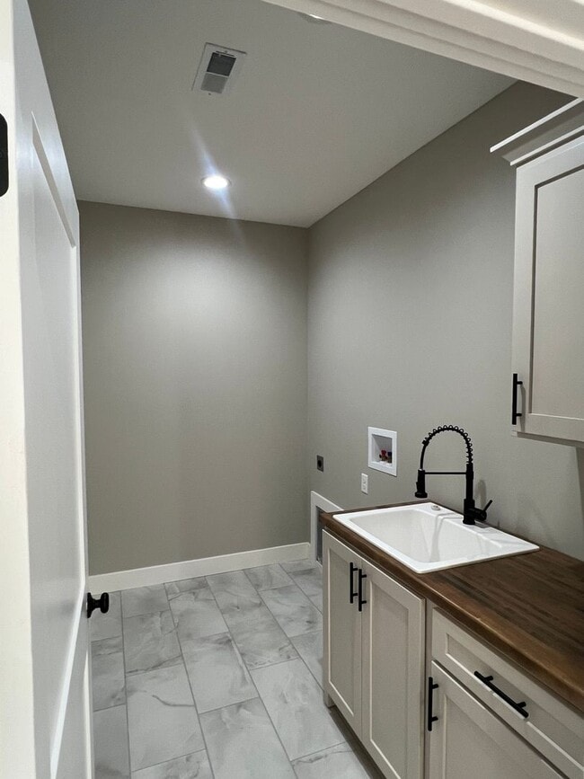 Building Photo - New Construction 3bd/2ba duplex