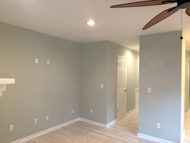 Building Photo - 2BD/2.5BA - TOWNHOME IN MT PLEASANT - AVAILABLE 8/1/26