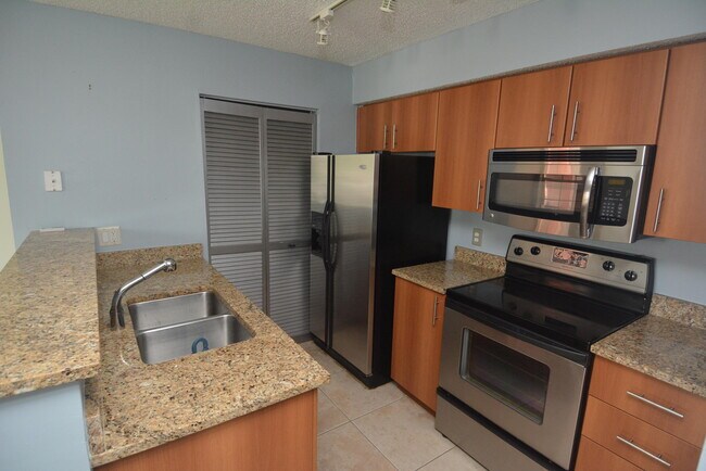 Building Photo - 1385 Crystal Way