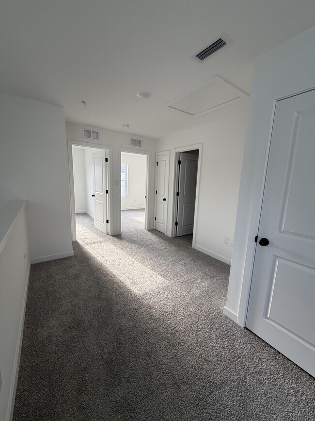 Building Photo - 228 Clement Lp