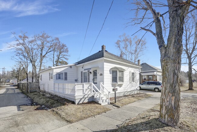 Building Photo - 139 Mosser St