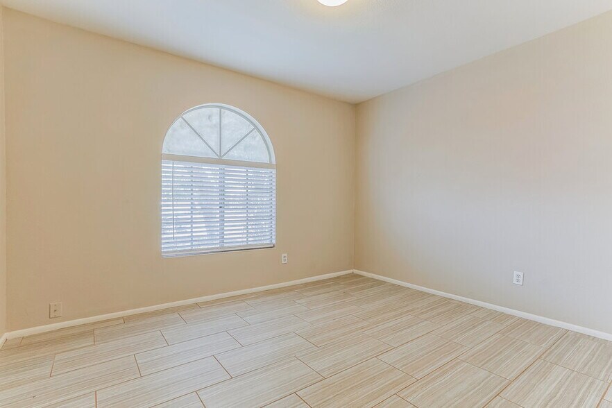 Building Photo - 8609 W Townley Ave