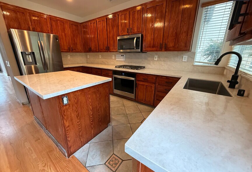Building Photo - 1712 Carissa Way