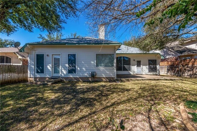 Building Photo - 15831 W Dorman Dr