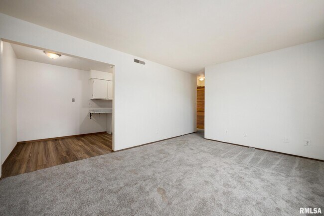 Building Photo - 1300 W Jeth Ct