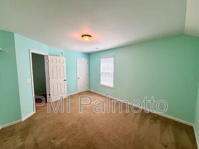 Building Photo - 1064 Kingston Village Loop