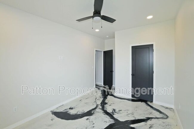 Building Photo - 8889 Redbud Rd