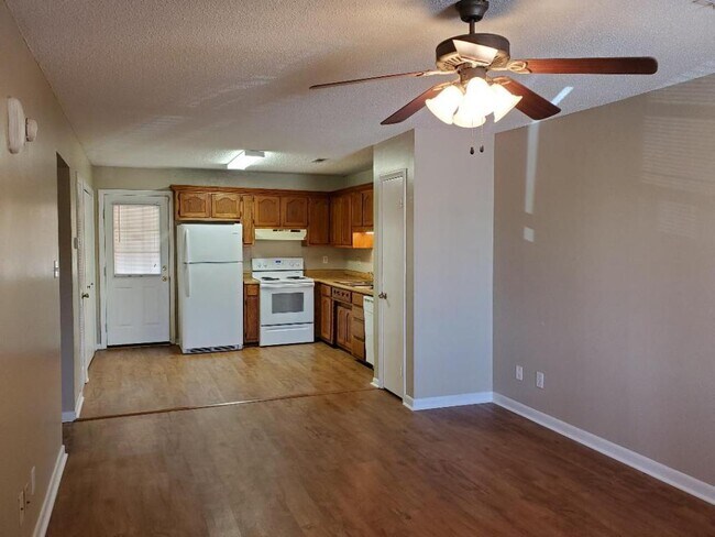 Primary Photo - 1801 Graymont Ln.