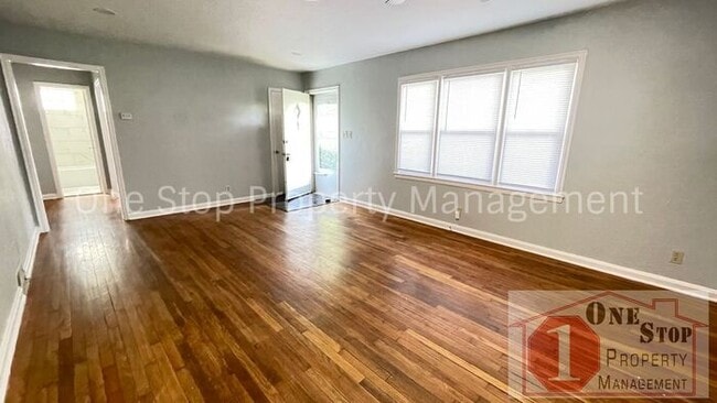Building Photo - Beautiful 3 Bedroom 1 Bathroom Home in Gra...