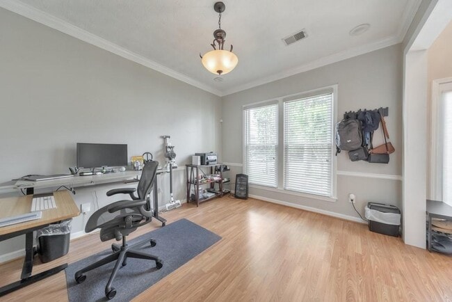 Building Photo - 520 Sonnet Way