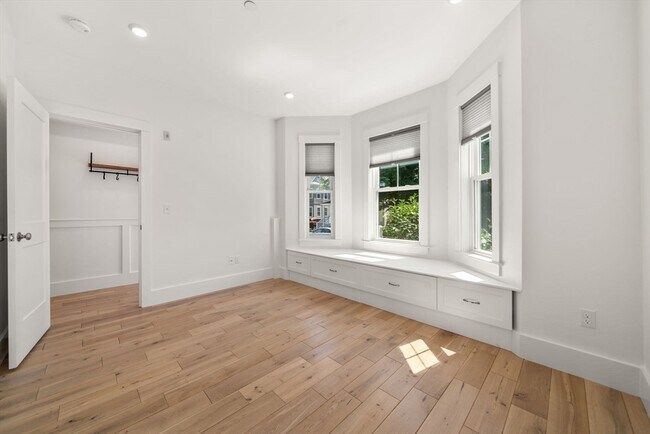 Building Photo - 36 Trull St