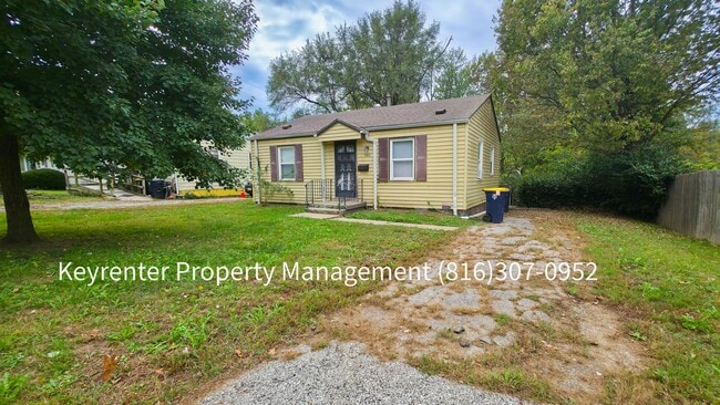 Building Photo - 2 Bed 1 Bath rare to rent!