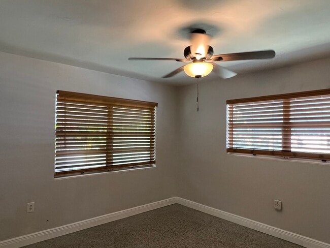 Building Photo - * Coming Soon* 2 Bedroom 1 Bath 2 Blocks from the Ocean