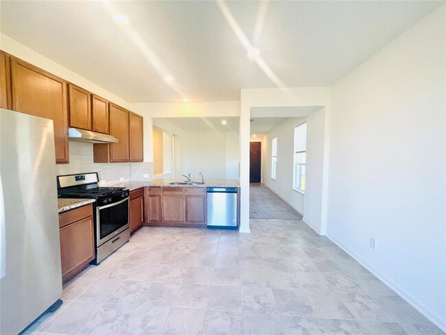 Building Photo - 25206 Sierra Mnr Ct