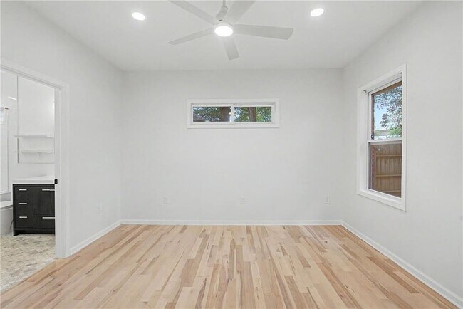 Building Photo - 827 Elbert St SW