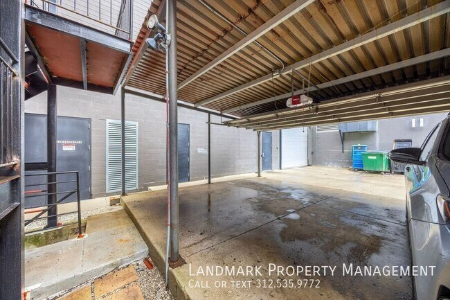 Building Photo - 1755 N Artesian Ave