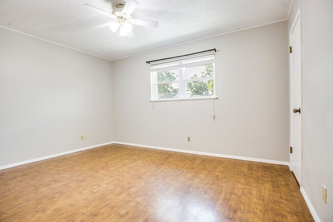 Building Photo - 2713 Canyon Creek Dr