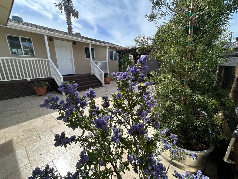 Building Photo - 2814 Lowell Ave