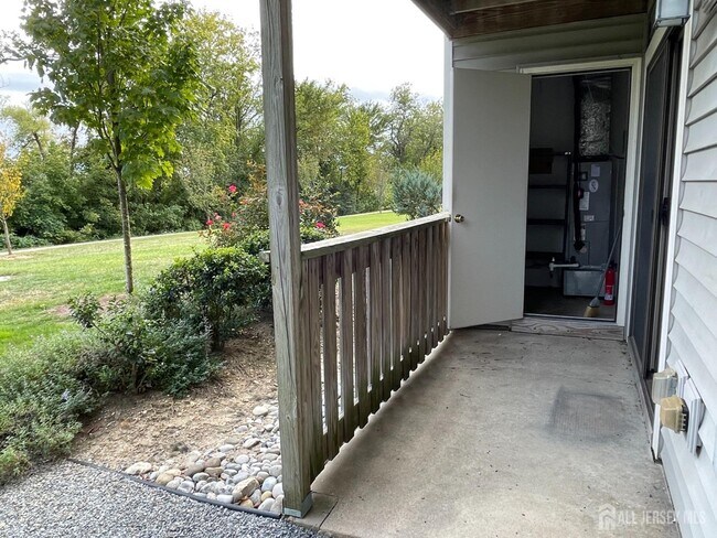 Building Photo - 1216 Ravens Crest Dr