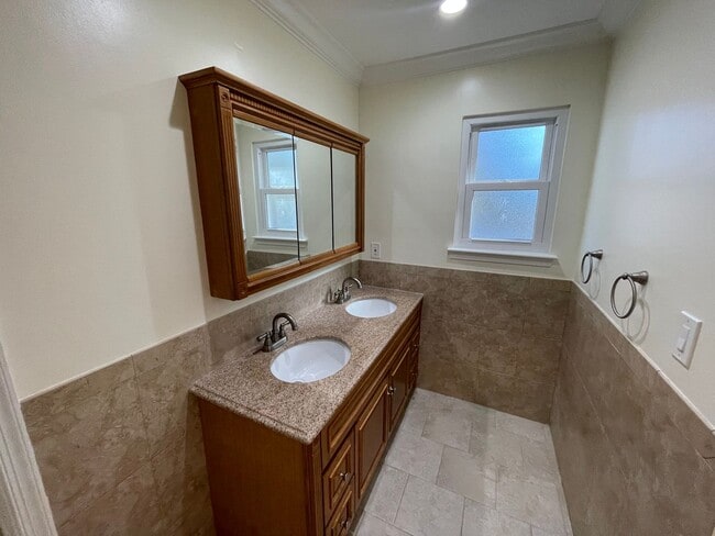 Building Photo - Beautifully updated home on large corner lot