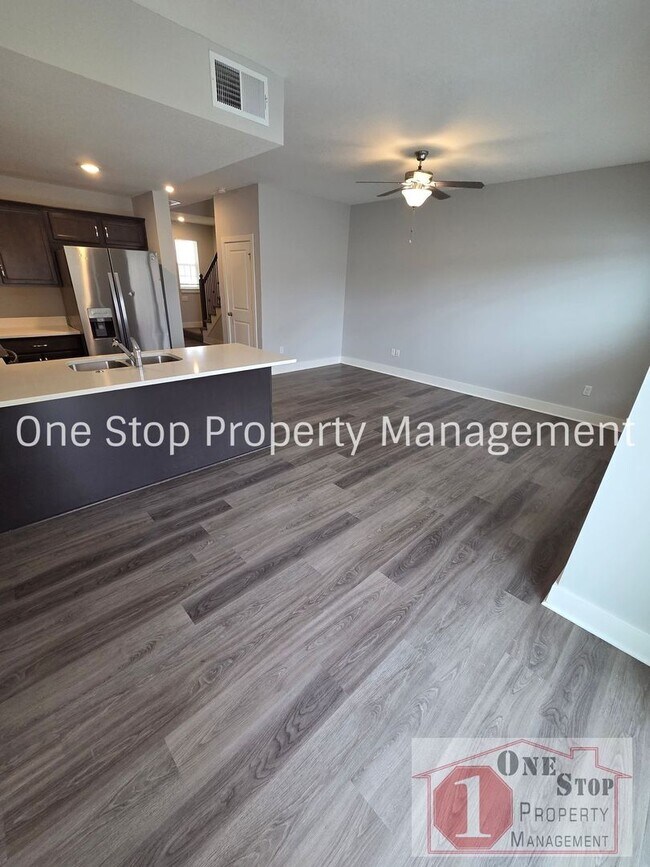 Building Photo - 3 Bedroom / 2.5 Bathroom Townhome in Louisburg, KS!