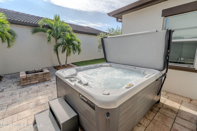 Building Photo - 2453 Rodina Dr