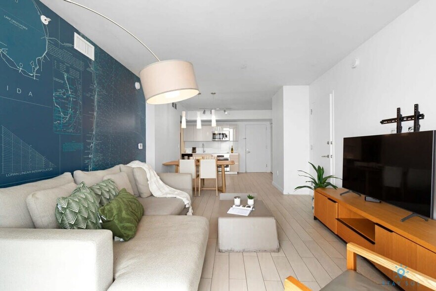 Building Photo - 2602 E Hallandale Beach Blvd