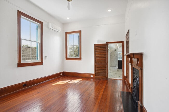 Building Photo - 507-09 Short St