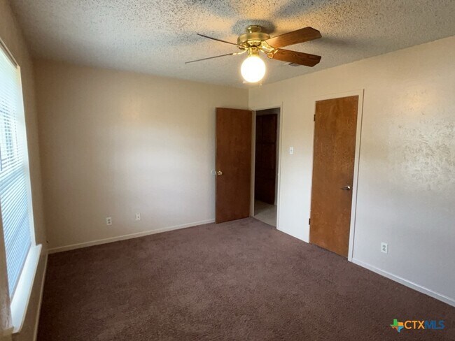 Building Photo - 1502 Linda Ln