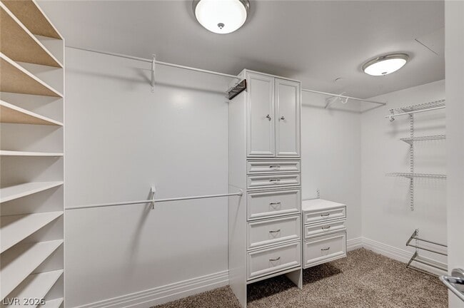 Building Photo - 322 Karen Ave