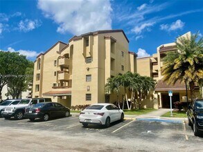 Building Photo - 9015 SW 125th Ave