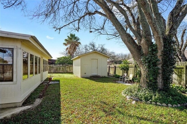 Building Photo - 813 Guadalupe St