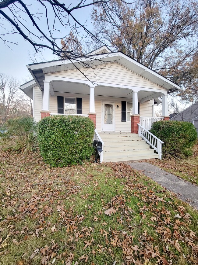 Primary Photo - 1010 Burgess Ave