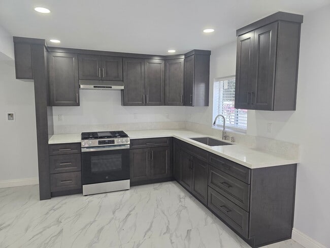 Building Photo - Cozy Unit in Westminster for Lease