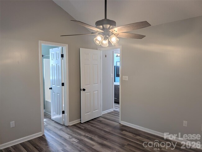 Building Photo - 131 Diamond Dr