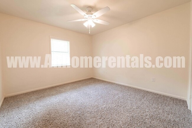 Building Photo - 117 Post Oak Dr